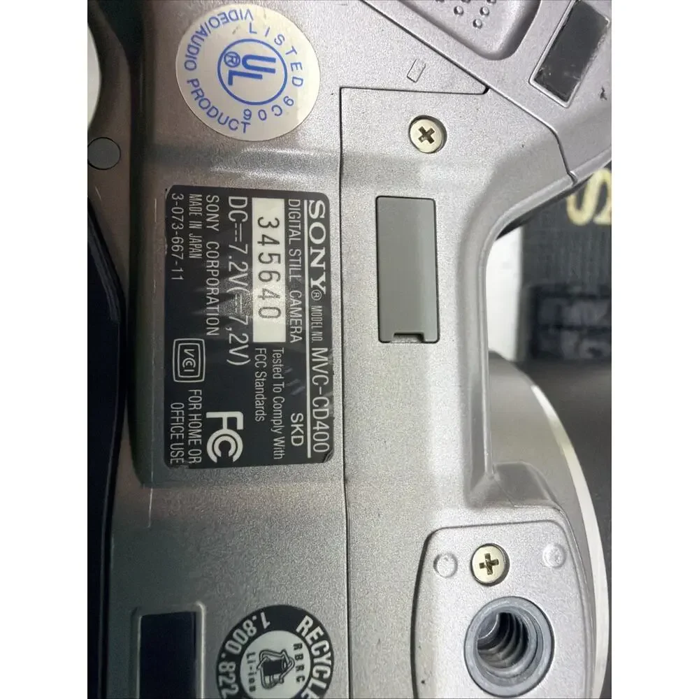 SONY MAVICA MVC-CD400 4.0MP DIGITAL CAMERA NEEDS NEW BATTERY AND CHARGER I3.3